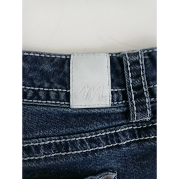 Maurice's Denim Distressed Whiskered Booty Shorts With Crochet Lace Size 1/2 R - Picture 5 of 7